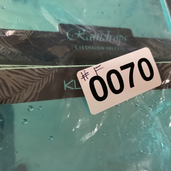 Raindrops Eyeshadow Palette - Picture 6 of 6